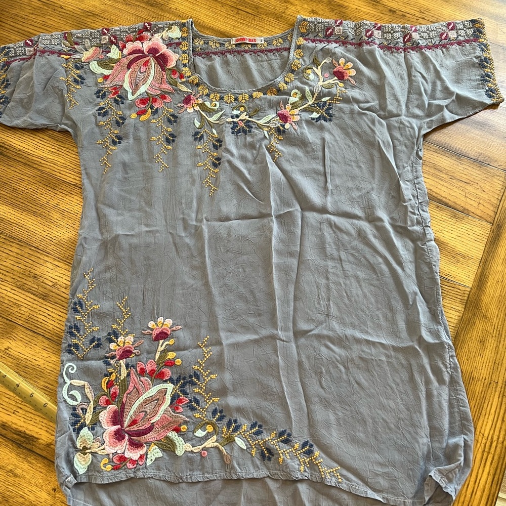 Johnny Was Floral Embroidered Gray Blouse Size Medium